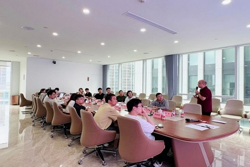 紅鷹&藍鯨訓練營 | 以詩骨立根，以專業拓路——從組織隱性曲線到工程實戰智慧的啟示